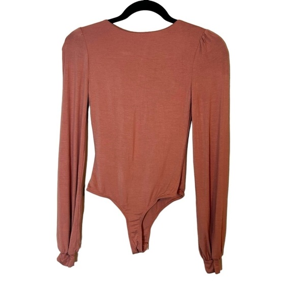 Lulu's Kaylene Blush V-Neck Balloon Sleeve Bodysuit - Picture 8 of 12